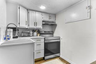 Lovely Apt Near Zoo with Self Check-In, Smart TV - Omaha - 0