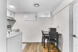 Lovely Apt Near Zoo with Self Check-In, Smart TV - Omaha - 4