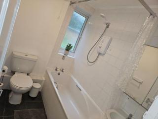 Comfortable 3-Bed Flat - Sleeps 5 - Home Away from Home - Nottingham - 4
