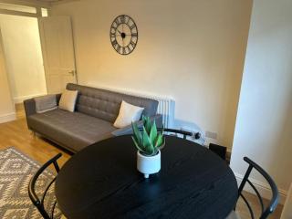 Comfortable 3-Bed Flat - Sleeps 5 - Home Away from Home - Nottingham - 1