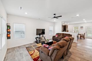 Charming Getaway Perfect for Relaxation home - Gastonia - 2