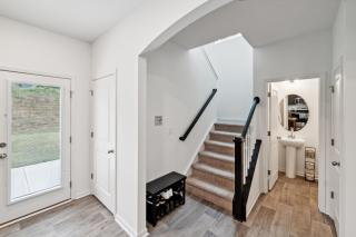 Charming Getaway Perfect for Relaxation home - 6