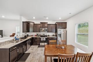 Charming Getaway Perfect for Relaxation home - Gastonia - 3
