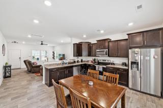 Charming Getaway Perfect for Relaxation home - Gastonia - 4