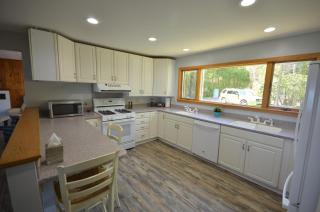 North Shore Beach Retreat - Northport - 8