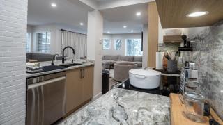 Fantastic Location Spacious 4 Bed, Village Location Shared Hot Tub - Whistler - 8