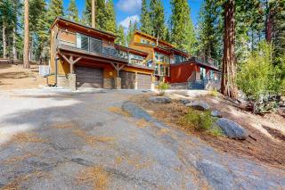 Modern Mountain Getaway - Tahoe City - 4