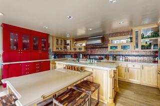 Modern Mountain Getaway - Tahoe City - 2