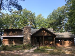 Wild Refuge Lodge - Interlochen - 2