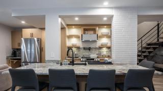 Fantastic Location Spacious 4 Bed, Village Location Shared Hot Tub - Whistler - 0