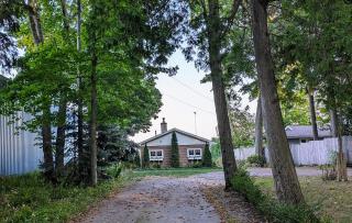 Bay House in Northport - 4