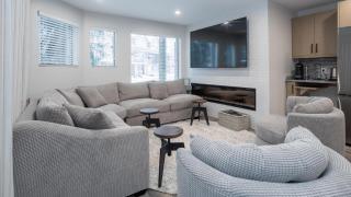 Fantastic Location Spacious 4 Bed, Village Location Shared Hot Tub - 3