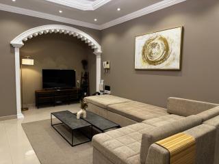 1BR unit in a townhouse with great outdoors and patio - Dubai - 9