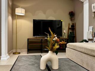 1BR unit in a townhouse with great outdoors and patio - Dubai - 0