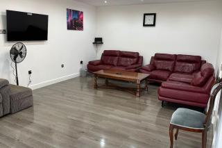 5-Bedroom Cottage in New Waltham, Grimsby - Grimsby - 4