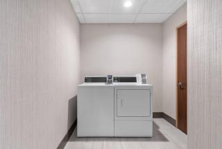 Holiday Inn Express Hotel & Suites Coralville by IHG - Coralville - 1