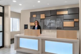 Holiday Inn Express Hotel & Suites Coralville by IHG - 9