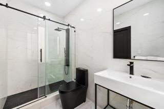 Luxuri Suites - 2