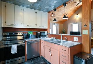 Charming Benson Home - Sleeps 5 Hot Tub! - 6