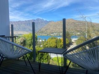 Gorgeous views, 2 bed beechwood apartment! - Queenstown - 0