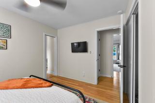 Vintage Modern Mid-Century Gem - Omaha - 4