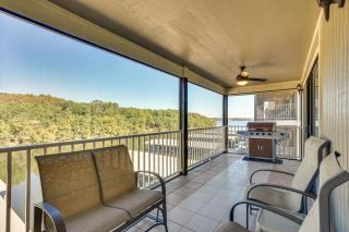 Waterfront Lazy Days Condo with Views and Pool Access! - Osage Beach - 0