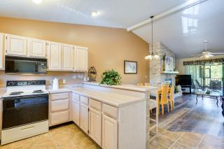 Waterfront Lazy Days Condo with Views and Pool Access! - Osage Beach - 2