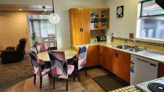 Ahuriri Escape - Home Away Home, Entire Bungalow - Napier - 6