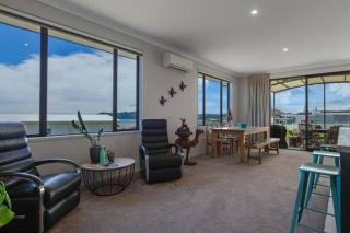 The Eagles Nest - Cable Bay - 7