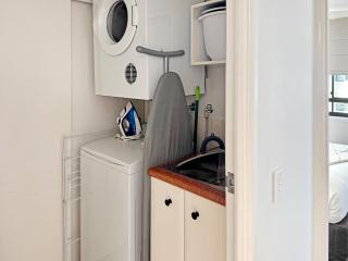 Unwind in Coastal Resort -1 bedroom - Alexandra Headland - 3