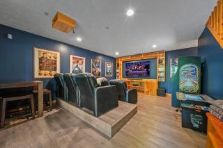 Gray Fox Den Theater & Arcade, Hot Tub, Views - 9