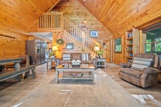 Gray Fox Den Theater & Arcade, Hot Tub, Views - 4