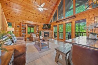 Gray Fox Den Theater & Arcade, Hot Tub, Views - 7