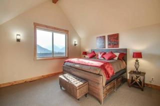 Mountain View Chalet Getaway 5 Min to Town - 7