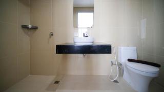 Minimalist with Beautiful View 2BR at Grand Sungkono Lagoon Apartment By Travelio - Surabaya - 2