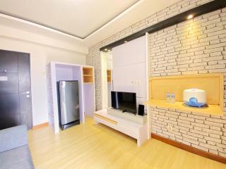 Homey 2BR at Gateway Ahmad Yani Cicadas Apartment By Travelio - 2