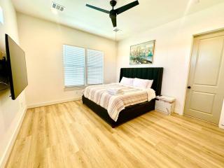 Central Townhome 2 miles to Med Center & Downtown - Houston - 3
