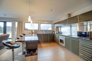 Lakefront Luxury Penthouse central Queenstown - 4