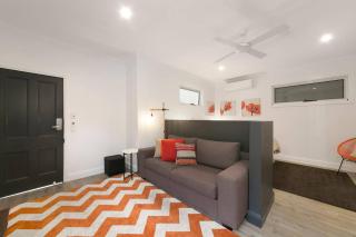 Milton Mews Red Studio Auchenflower Pets - 3