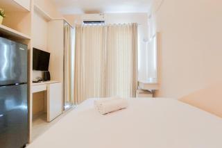 Well Furnished and Homey Studio Room Sky House BSD Apartment By Travelio - Tangerang - 4