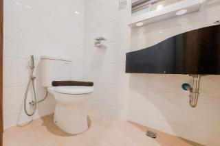 Well Furnished and Homey Studio Room Sky House BSD Apartment By Travelio - Tangerang - 6