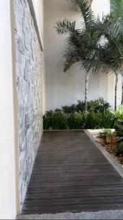 Uptown Bliss-Modern 1BR Condo with Balcony in BGC - 7