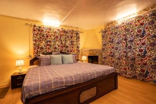 StayVista at Water's Edge with Sprawling Riverside Views - Chak-i-Dāra - 1