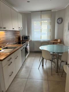 City Home- Business Apartment, private Parking Free - 0