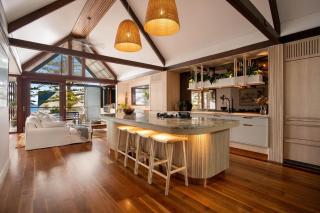 Luxury On The Bay - 2 x 3 Bedroom Apartments - 0