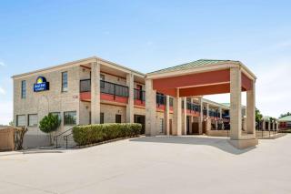 Days Inn by Wyndham San Antonio Near Fiesta Park - San Antonio - 0