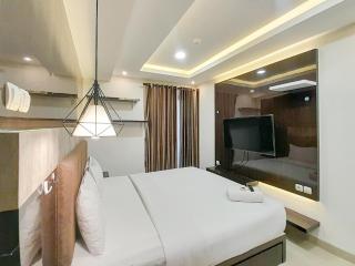Spacious and Elegant 1BR at Patraland Amarta Apartment By Travelio - Kejayan - 3