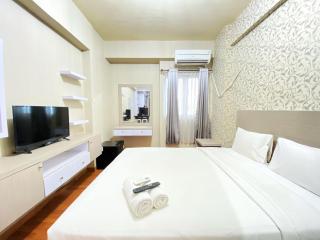 Relaxing Studio Room at Suites @Metro Apartment By Travelio - 9