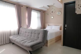 Spacious Studio with Extra Room at Grand Asia Afrika Apartment By Travelio - Bandung - 9