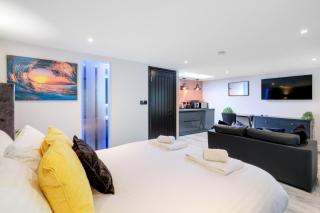 Stanley Cottage, Greenford - 1